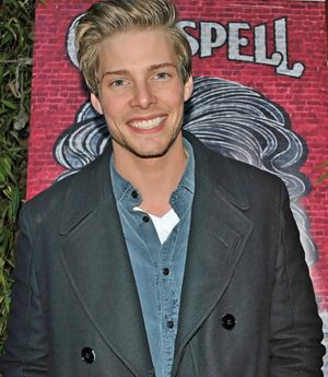 Hunter Parrish Photo