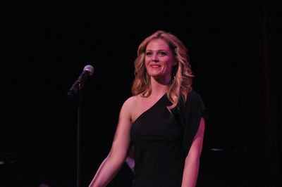 Elizabeth Stanley Photo