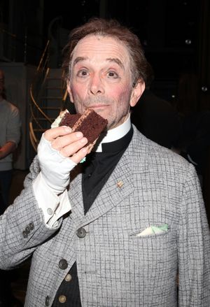 Joel Grey Photo