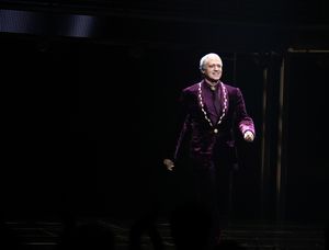 Tom Hewitt @ BroadwayWorld Tom Hewitt Photo