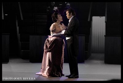 Cris Villonco, Michael Williams
 Photo