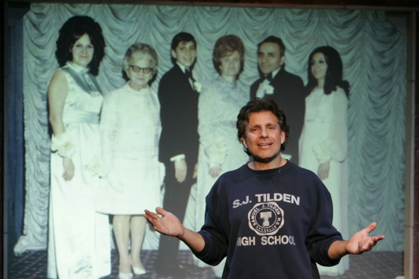 Photo Flash: A JEW GROWS IN BROOKLYN Returns Off-Broadway 5/2  Image