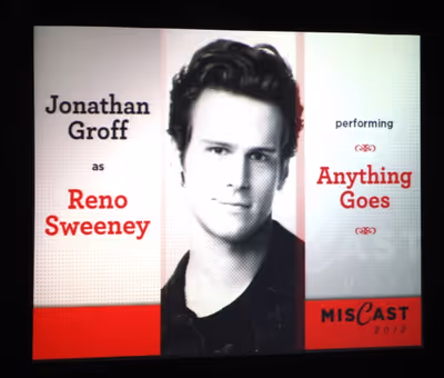 Jonathan Groff  Photo