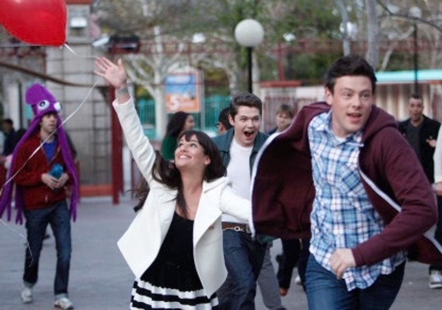 Photo Flash: GLEE Returns Tonight With 'Senior Ditch Day' Image