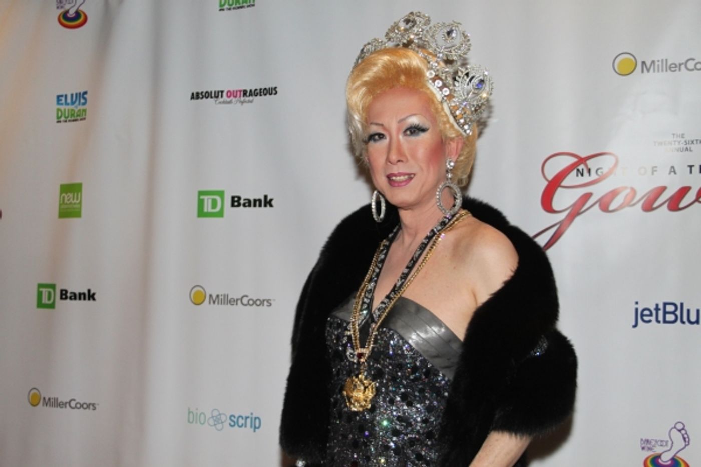 Photo Flash: Night of 1000 Gowns Red Carpet!  Image