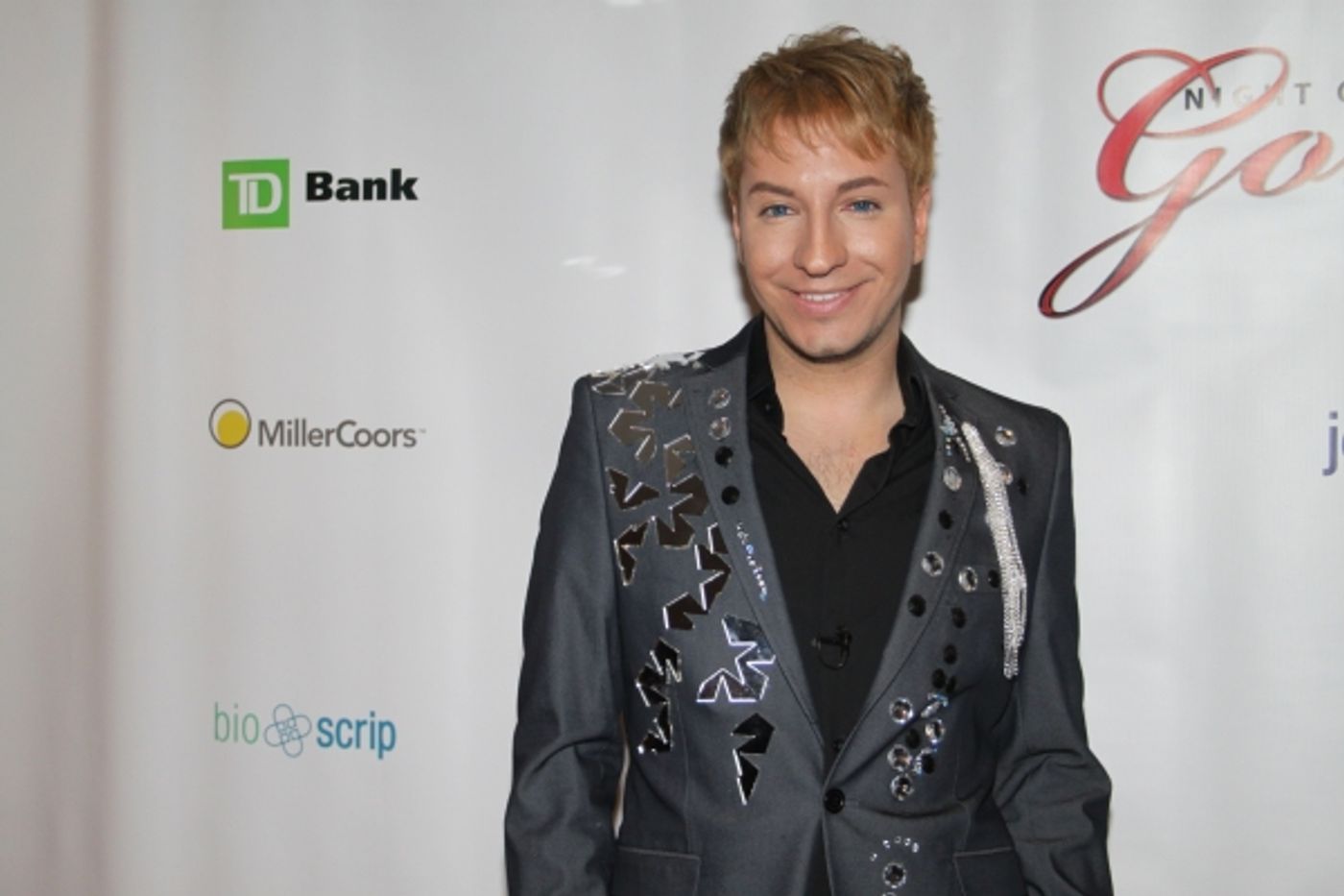 Photo Flash: Night of 1000 Gowns Red Carpet!  Image