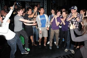 Aaron J. Albano with Tommy Bracco, Ben Fankhauser, Alex Wong, Kyle Coffman, Andy Richardson, Kara Lindsay, Jeremy Jordan & Company @ BroadwayWorld Aaron J. Albano with Tommy Bracco, Ben Fankhauser, Alex Wong, Kyle Coffman, Andy Rich Photo
