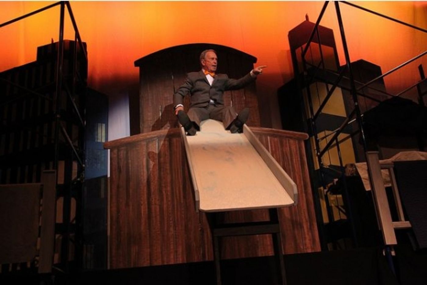 Photo Flash: HOW TO SUCCEED Cast Performs with Mayor Bloomberg at Inner Circle!  Image