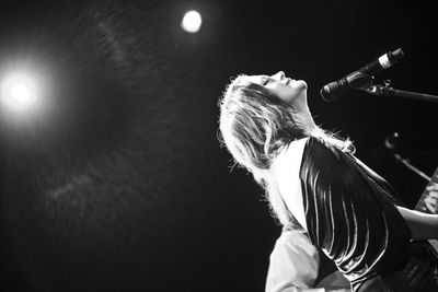Carrie Manolakos Photo
