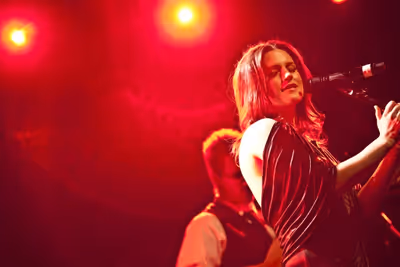 Carrie Manolakos Photo