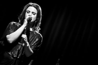 Carrie Manolakos Photo