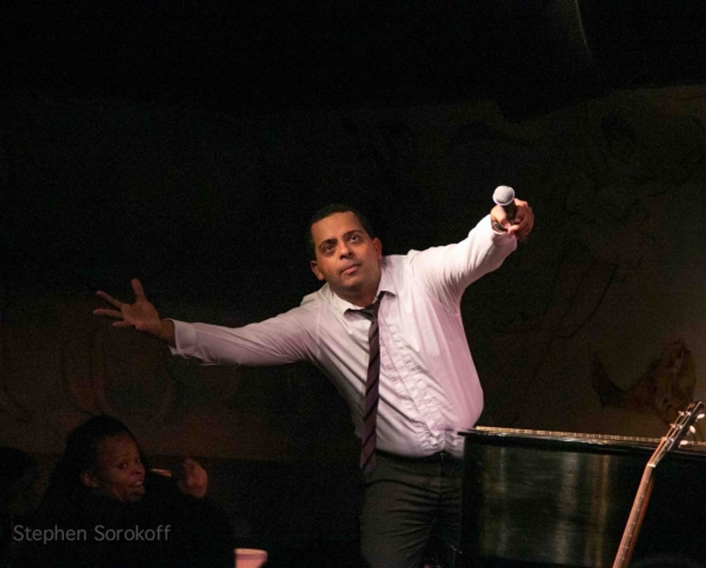 Photo Coverage: Canadian TV Star Gregory Charles Plays at NYC's Café Carlyle Photo Coverage: Canadian TV Star Gregory Charles Plays at NYC's Café Carlyle Image