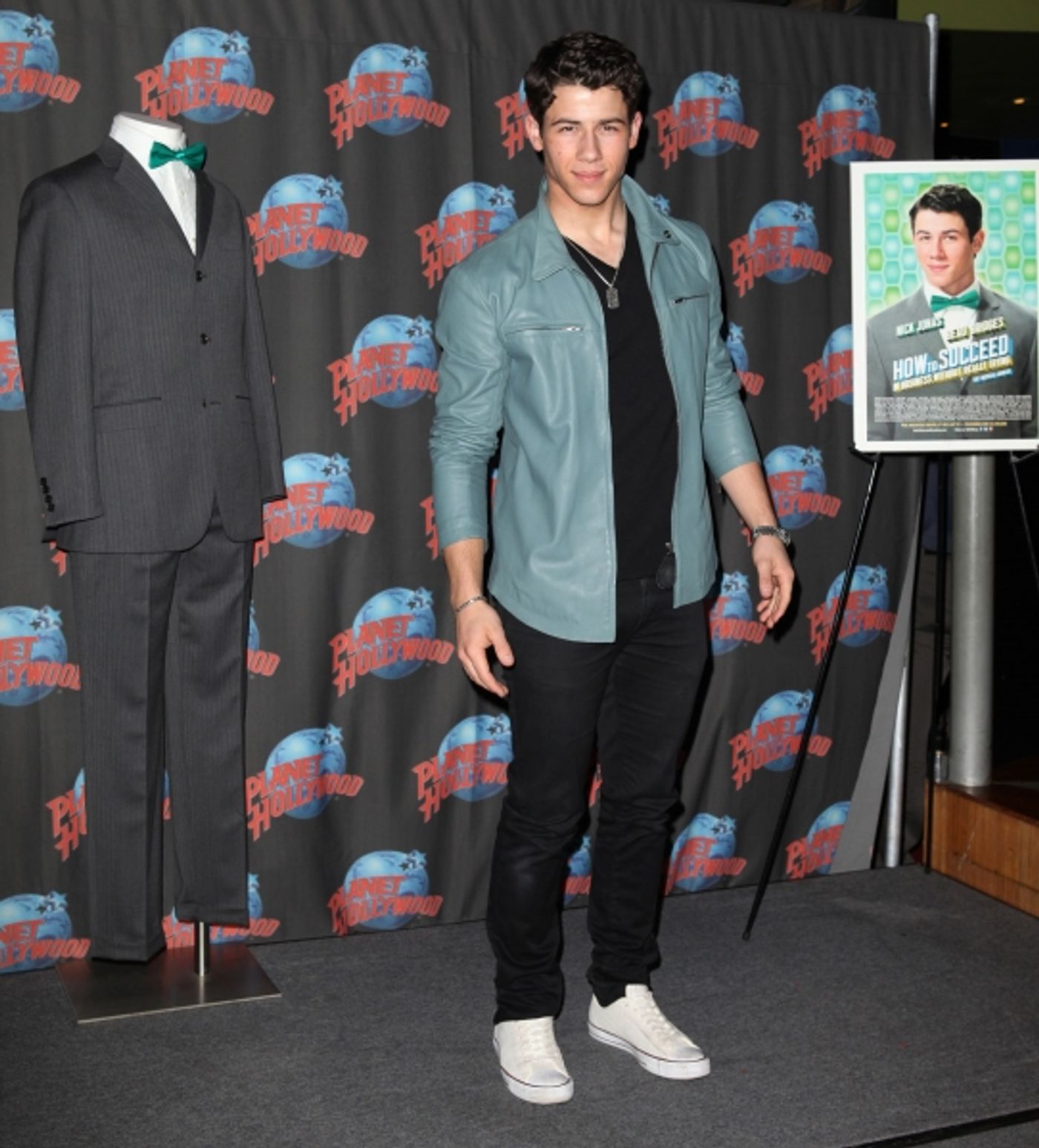 Photo Coverage: HOW TO SUCCEED's Nick Jonas, Michael Urie & Stephanie Rothenberg Visit Planet Hollywood  Image