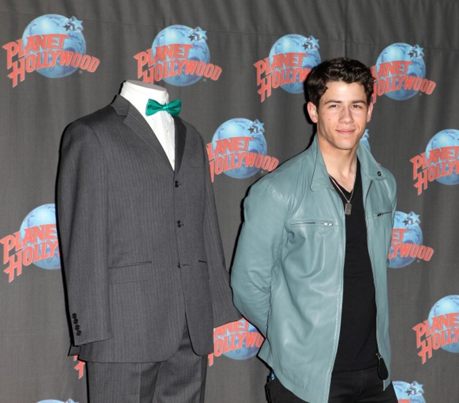 Photo Coverage: HOW TO SUCCEED's Nick Jonas, Michael Urie & Stephanie Rothenberg Visit Planet Hollywood Image