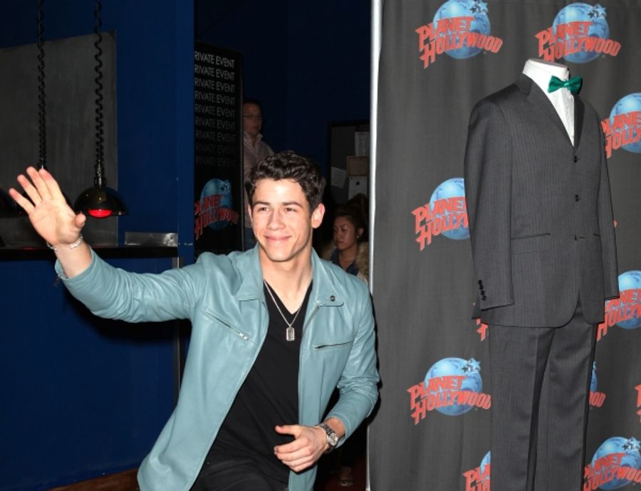 Photo Coverage: HOW TO SUCCEED's Nick Jonas, Michael Urie & Stephanie Rothenberg Visit Planet Hollywood Image
