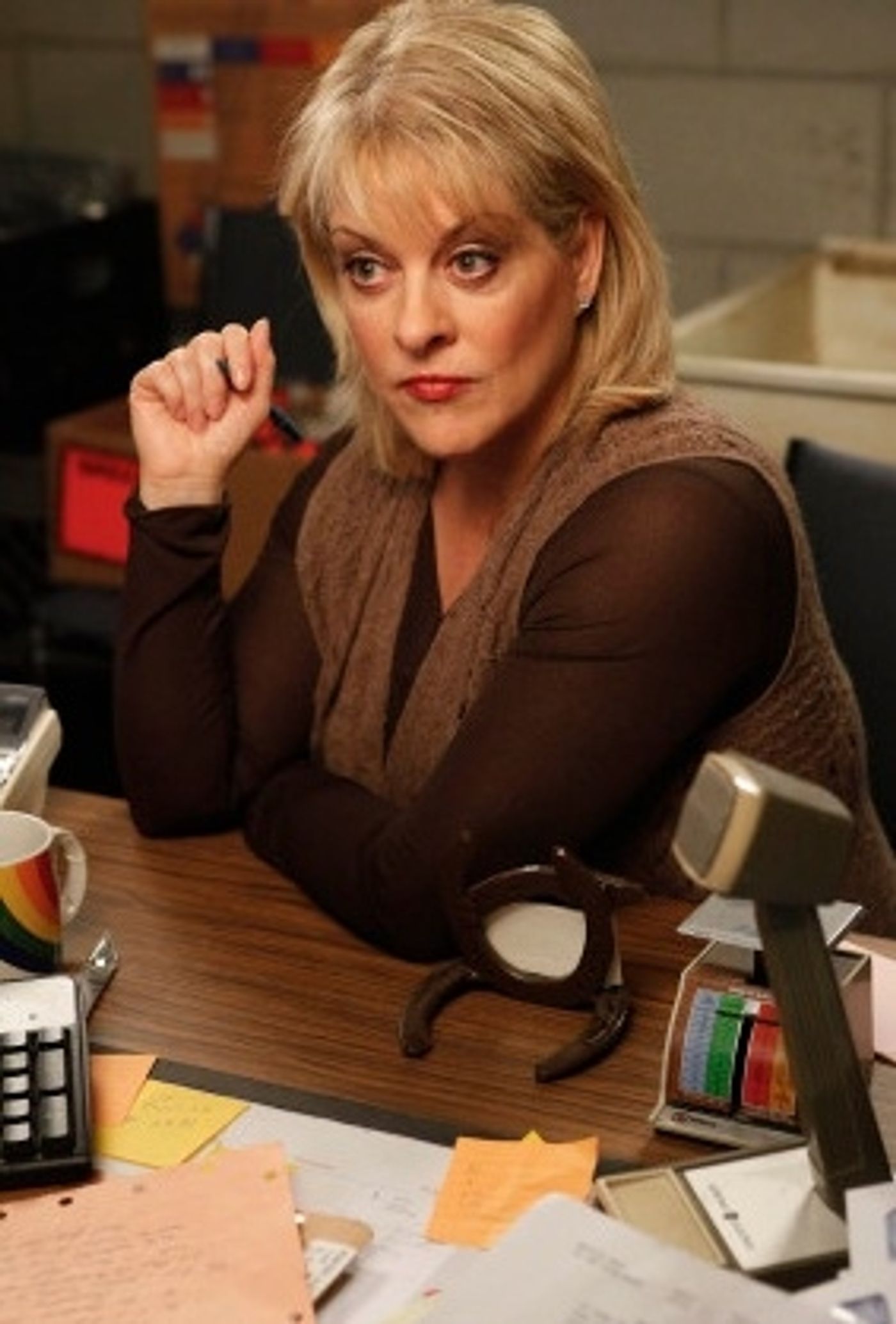 Photo Flash: First Look - Nancy Grace Guest Stars on FOX's  RAISING HOPE, 4/17  Image