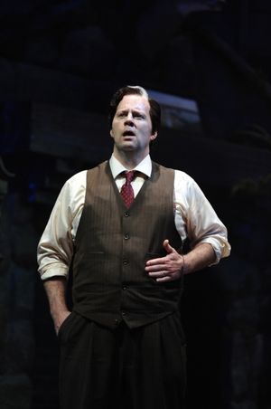 Shuler Hensley Photo