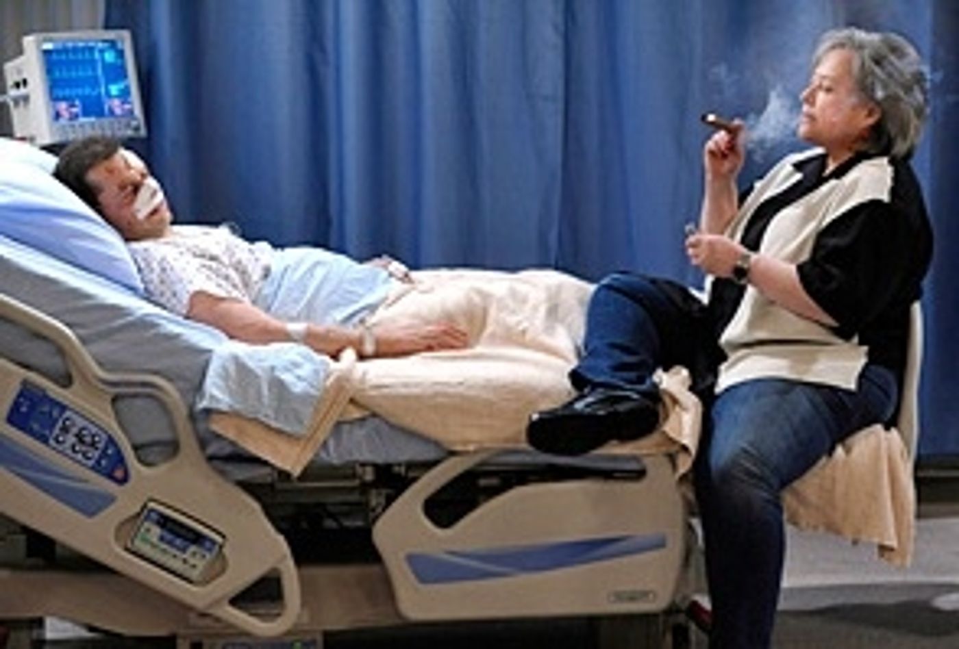 Photo Flash: First Look - Kathy Bates Guest Stars on TWO AND A HALF MEN Tonight, 4/30  Image