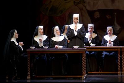 Raven-Symone and cast of SISTER ACT Photo