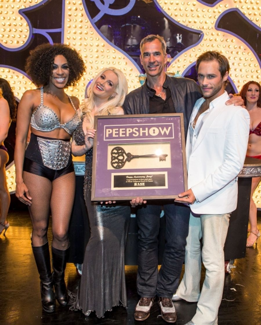 Photo Flash: Holly Madison Celebrates PEEPSHOW 3rd Anniversary at Planet Hollywood Image