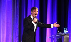 Howard McGillin  Photo