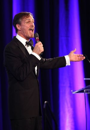 Howard McGillin Photo