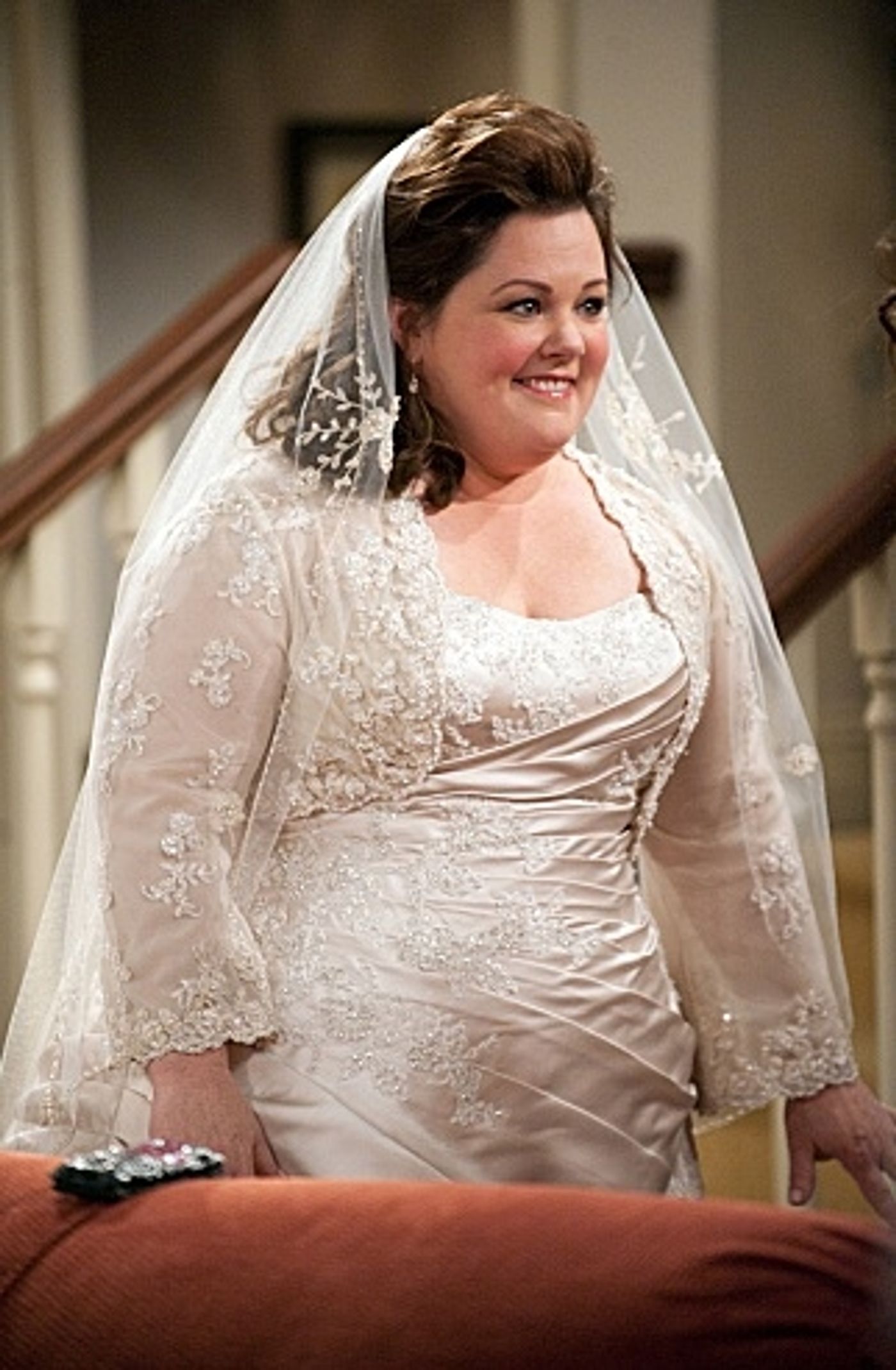 Photo Flash: First Look - 'The Wedding' on CBS's MIKE & MOLLY, Airing Tonight, 5/14  Image