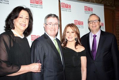 Lynne Meadow, Glenn Britt, Marlo Thomas, Barry Grove Photo
