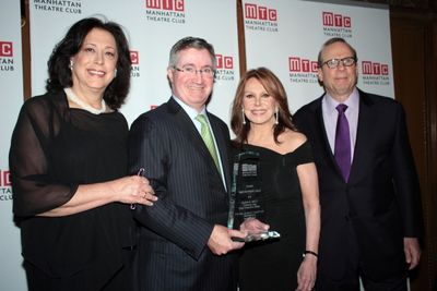 Lynne Meadow, Glenn Britt, Marlo Thomas, Barry Grove Photo