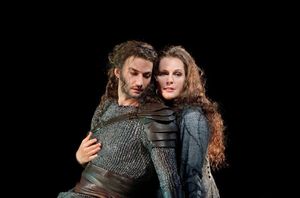 Jonas Kaufmann as Siegmund and Eva-Maria Westbroek as Sieglinde in Wagner's "Die WalkÃ'¼re." @ BroadwayWorld Jonas Kaufmann as Siegmund and Eva-Maria Westbroek as Sieglinde in Wagner's "Die Walk Photo