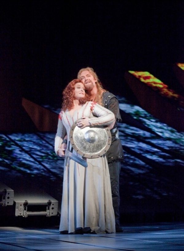 Deborah Voigt as Brunnhilde and Jay Hunter Morris as Siegfried in Wagner's Gotterdamm Photo