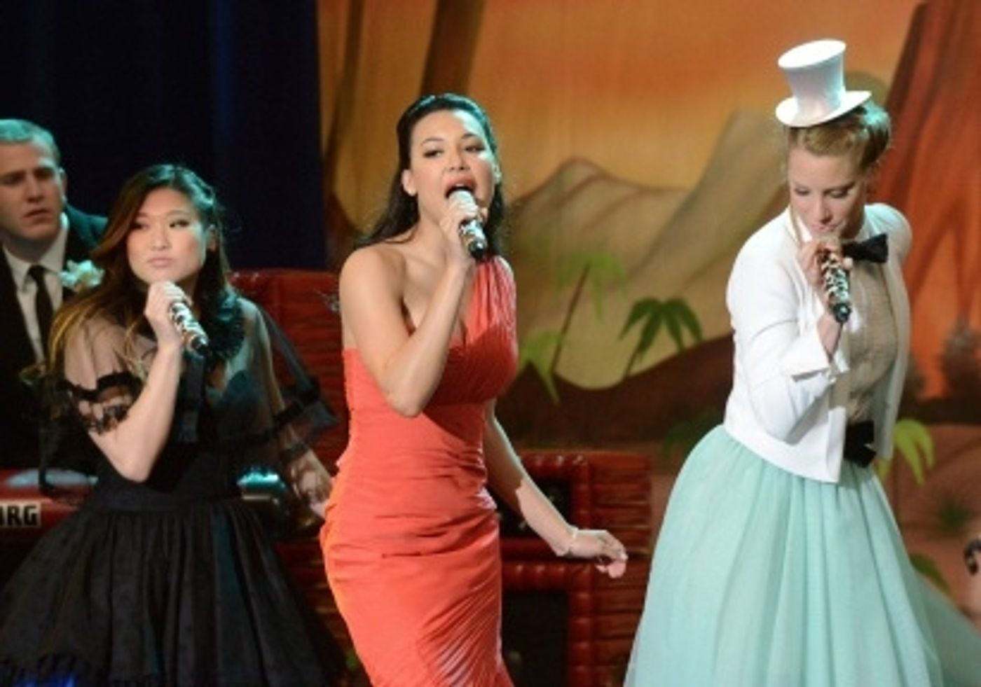 Photos and Audio: Tonight on GLEE- One Direction, Fergie and More!  Image