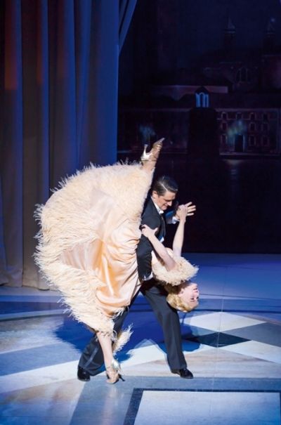 Tom Chambers (Jerry Travers) and Summer Strallen  Photo