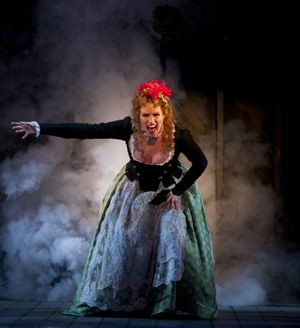 Lauren Kennedy @ BroadwayWorld Lauren Kennedy Photo