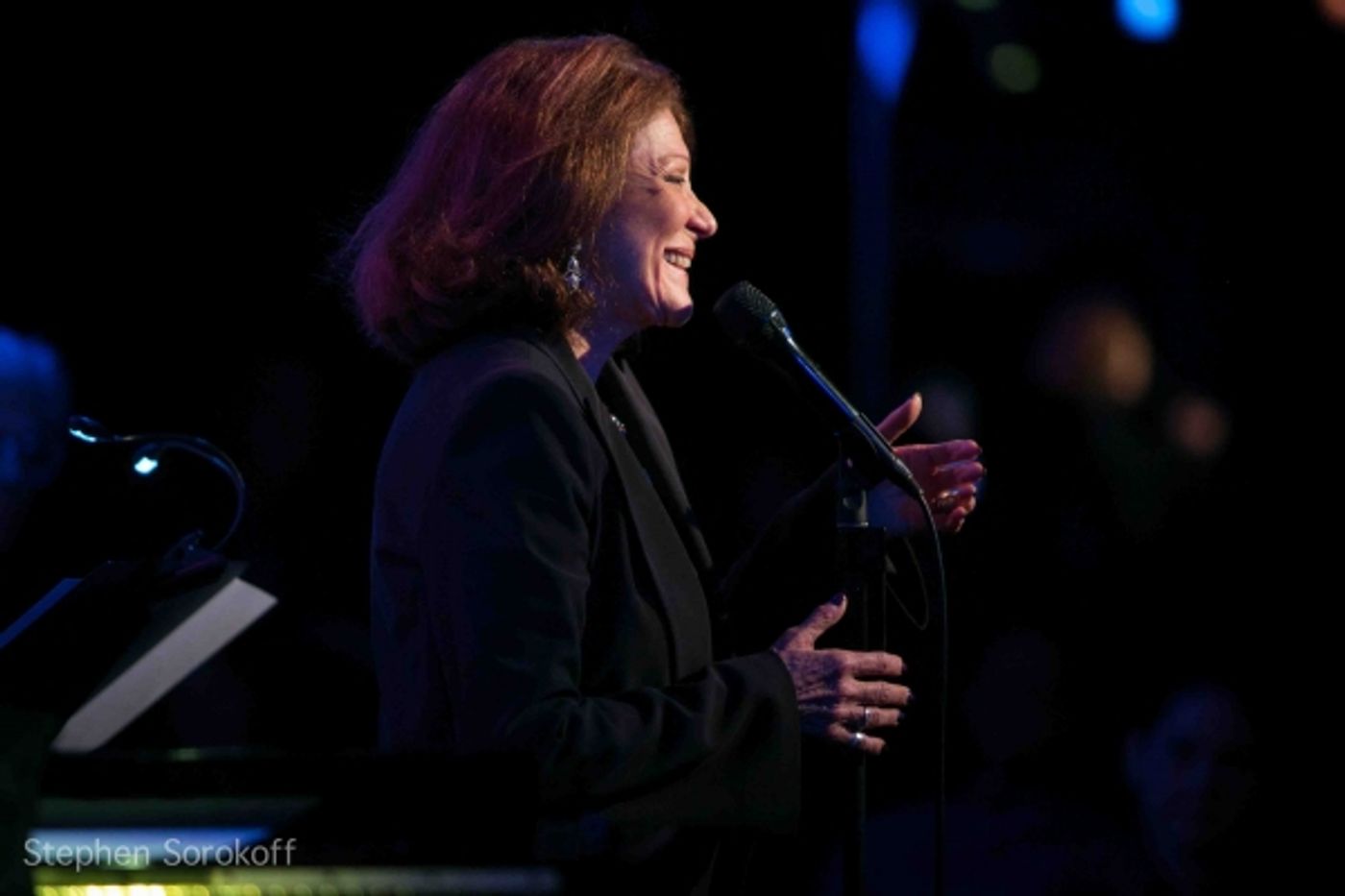 Photo Coverage: Linda Lavin Brings POSSIBILITIES to the Metropolitan Room  Image