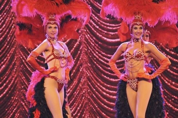 Sutton Foster and Angelina McCoy Photo