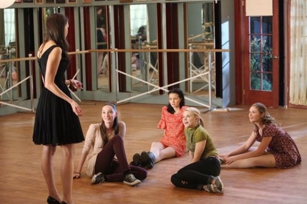 Sutton Foster with Emma Dumont, Julia Goldani Telles, Bailey Buntain and Kaitlyn Jenkins at 