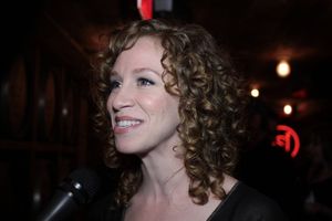 Lindsay Nicole Chambers Photo