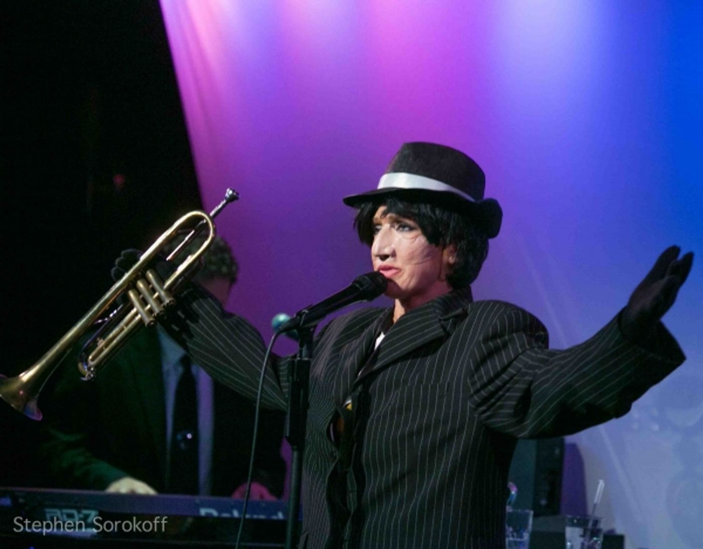 Photo Coverage: Kelly Clinton Brings FRECKLES AND 80 YEAR-OLD BONES to Metropolitan Room  Image