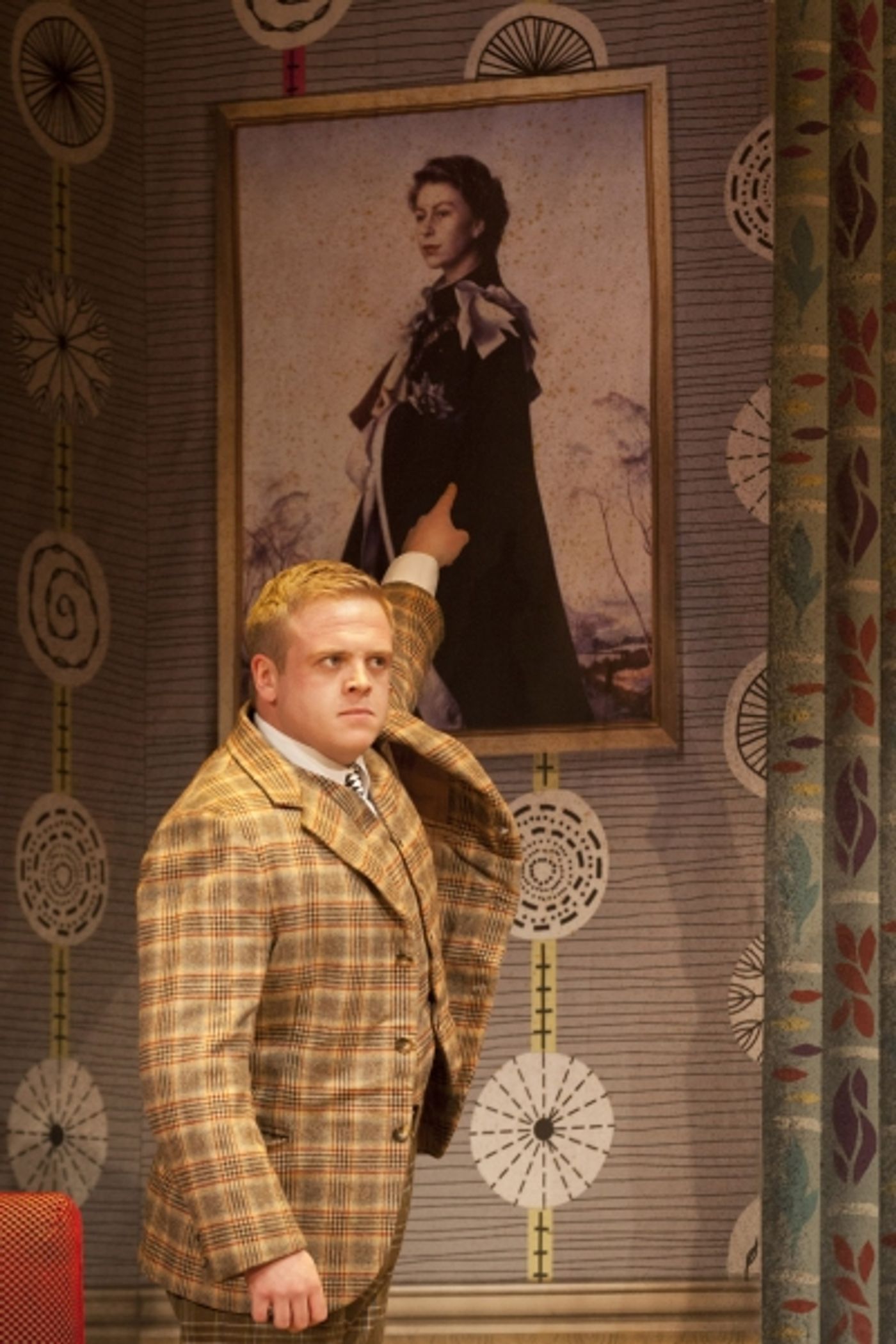 Photo Flash: New Photos of Owain Arthur, et al. in ONE MAN, TWO GUVNORS!  Image