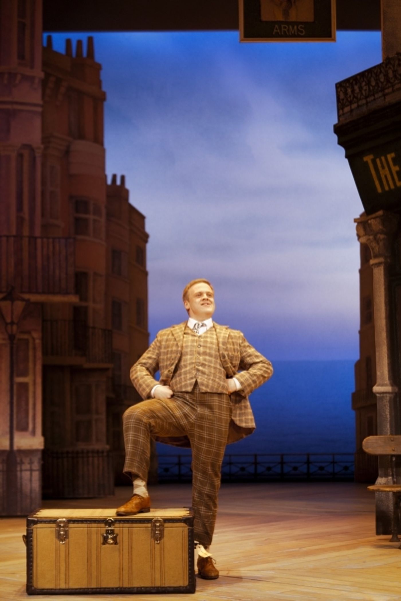 Photo Flash: New Photos of Owain Arthur, et al. in ONE MAN, TWO GUVNORS!  Image