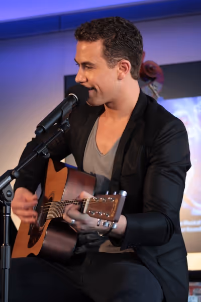 Richard Fleeshman Photo