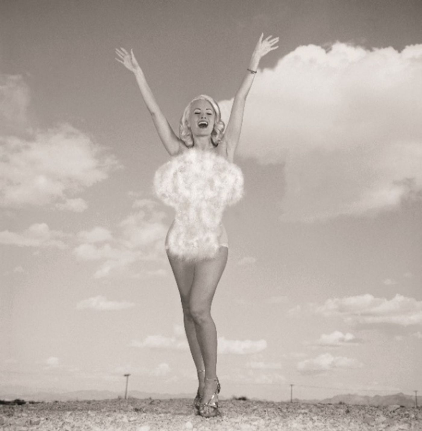 Photo Flash: PEEPSHOW's Holly Madison Recreates 1957 'Miss Atomic Bomb' Image  Image