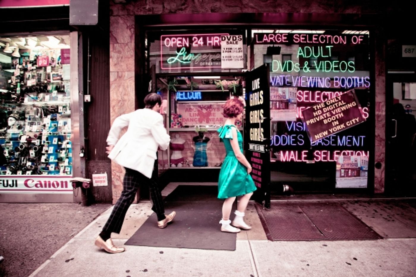 Photo Flash: Spiegelworld's Gaz & Penny Visit NYC; EMPIRE Begins Previews 5/22  Image