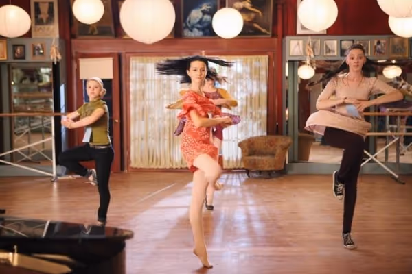 BAILEY BUNTAIN, JULIA GOLDANI TELLES, EMMA DUMONT Photo