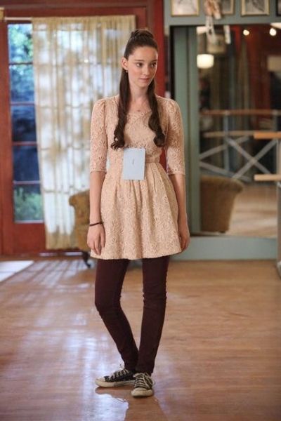 EMMA DUMONT Photo