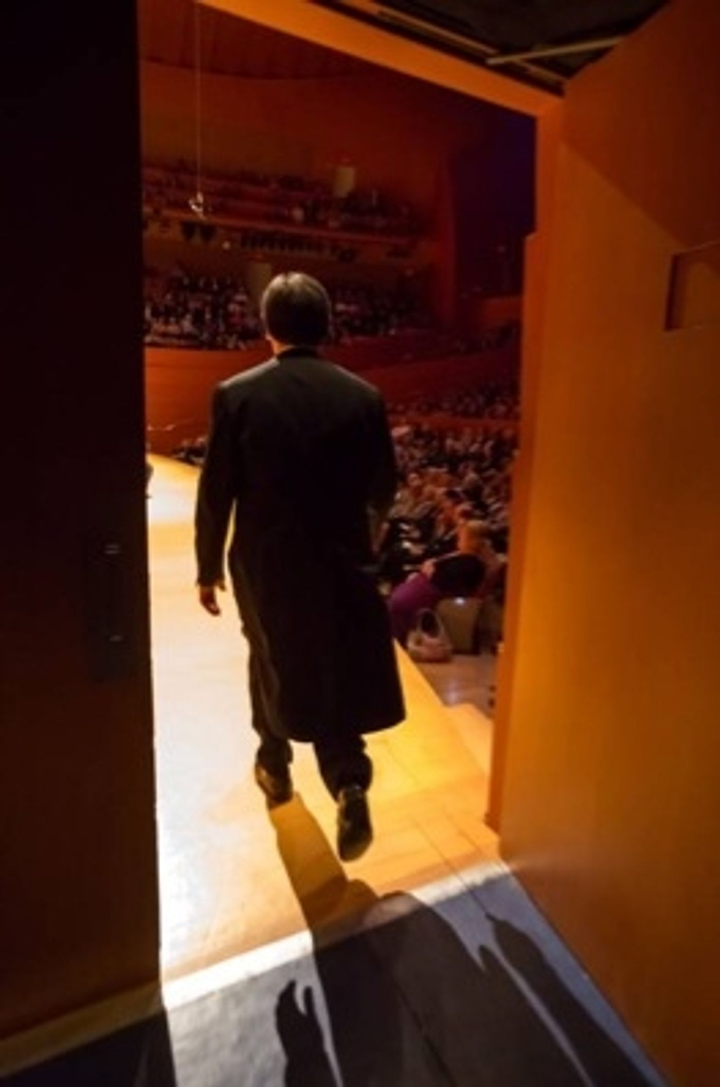Photo Flash: Alan Gilbert Conducts NY Phil in Walt Disney Concert Hall Debut  Image