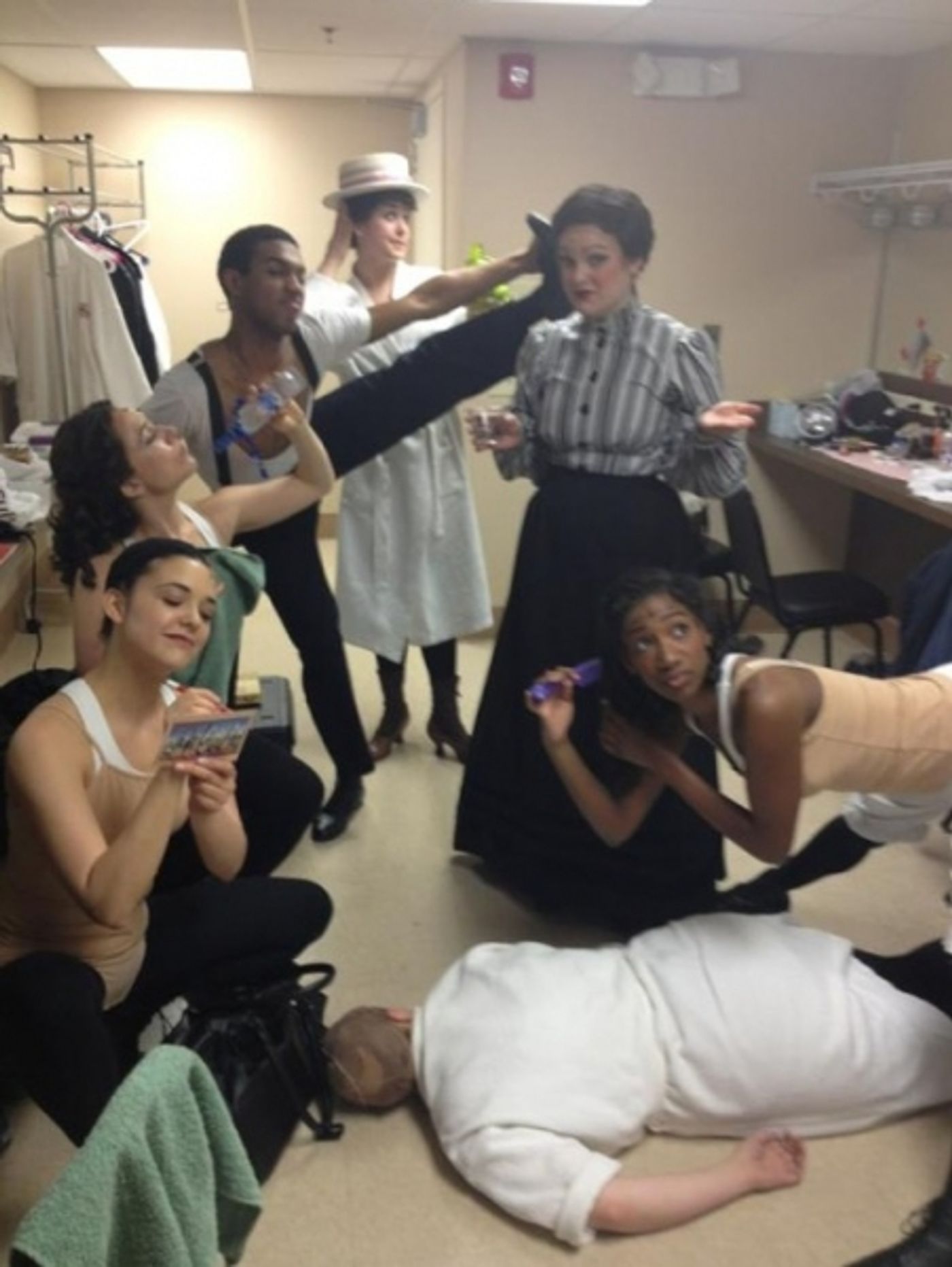 Photo Flash: Broadway Stars Max Von Essen, Steve Kazee et al. Tweet Saturday Intermission - All the Photos!  Image