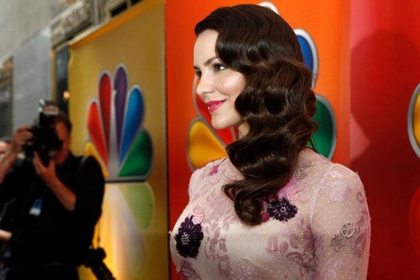 Photo Flah: SMASH Cast Performs at NBC Upfronts!  Image