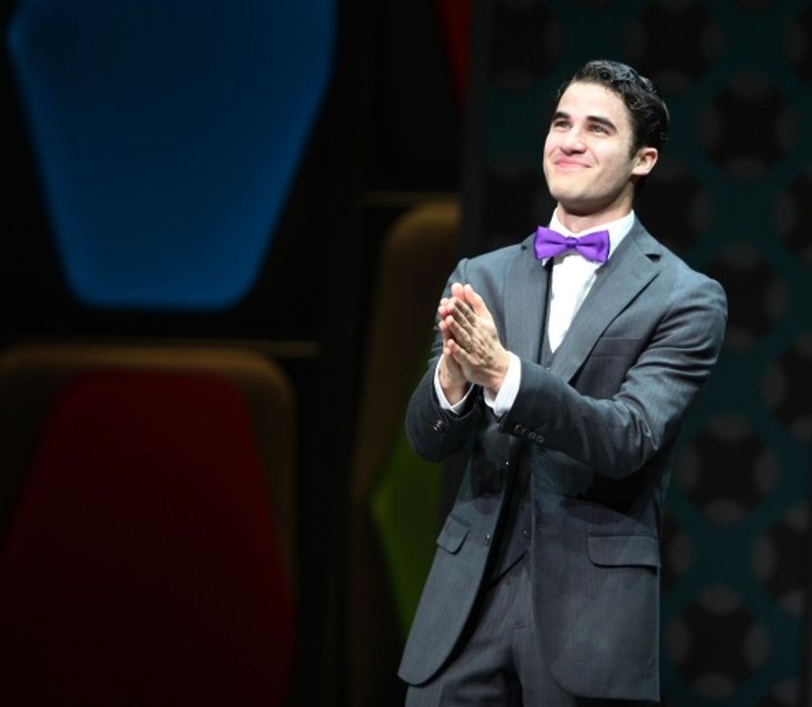 Photo Flashback: HOW TO SUCCEED Closes Today; A Look Back at the Three Finches Image